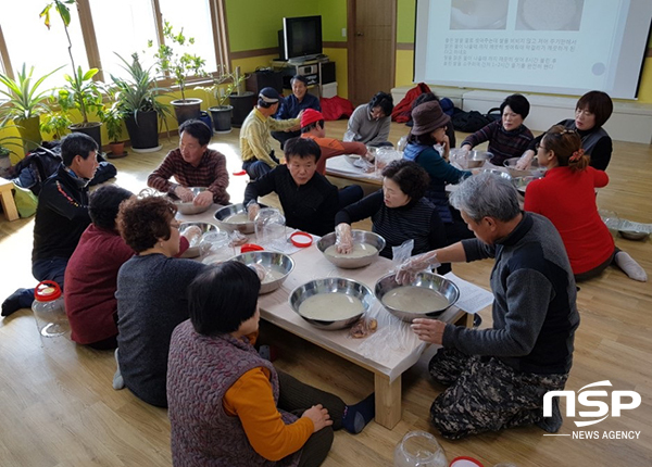 NSP통신-강소농 조창선·심은경 부부 맥반골농원 복숭아 막걸리 체험장면 (영덕군)