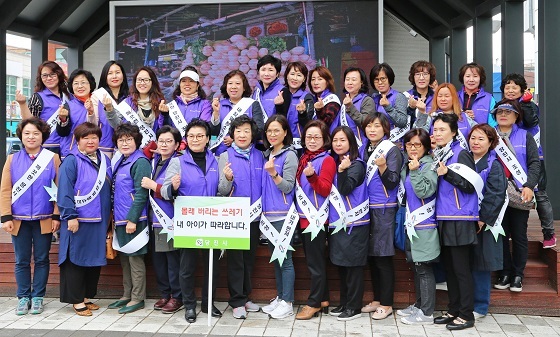 NSP통신-▲당진시가 내 집 앞, 내 가게 앞 청소하기 캠페인을 실시했다. (당진시)