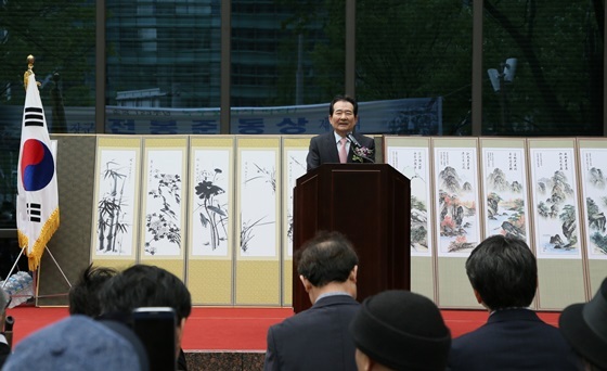 NSP통신-정세균 국회의장이 전봉준 장군 동상 제막식에 참석해 축사하고 있다. (국회 사무처)