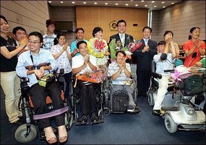 [NSP PHOTO]광주 장애인 활동가 140명, 윤난실 광주 광산구청장 예비후보 지지선언