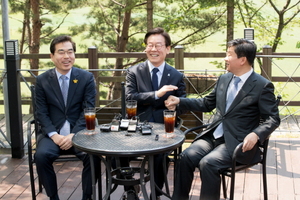 [NSP PHOTO]이재명, 전해철·양기대 후보 공동정책 경기도정 실현 합의