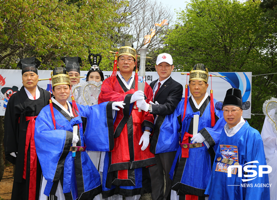 NSP통신-제56회 경북도민체육대회를 밝혀줄 성화가 26일 오전 11시 호국의 영산인 경주 토함산에서 채화되고 있다. (경주시)