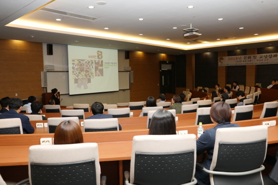 NSP통신-박경희 간호학과 교수가 생홀 속 건강 지키기 주제로 강의를 하고 있다. (수원대학교)