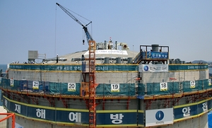 [NSP PHOTO]한국가스공사, LNG 제주기지 저장탱크 지붕 장량 성공적