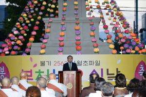 [NSP PHOTO]경주역 광장, 부처님오신 날 봉축탑 점등