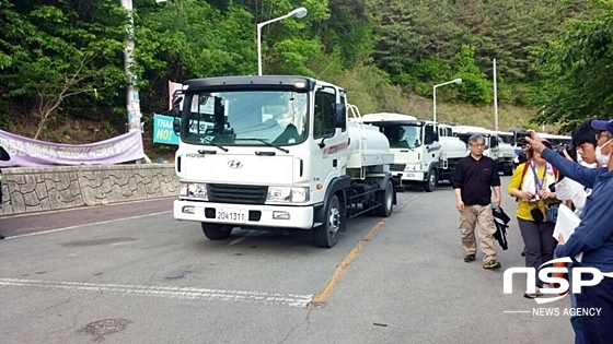 NSP통신-남북정상회담에 따른 한반도 평화 분위기 물길이 틔이고 있지만 성주군 소성리는 지난 5일 사드기지 공사차량 반입 문제를 두고, 주민들과 경찰이 크고 작은 대치를 벌였다. (조준연 씨 제공)