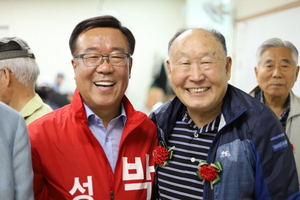 [NSP PHOTO]박정오 성남시장 후보, 어르신들 노고에 감사