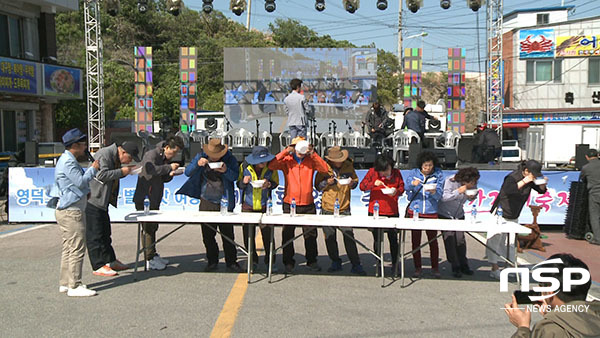 NSP통신-제11회 영덕축산항물가자미 축제, 매운 물회먹기 체험 (영덕군)