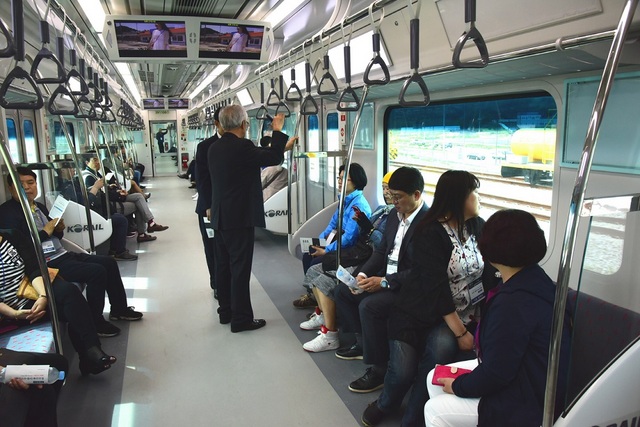 NSP통신-서해선(소사-원시) 복선전철 시민 시승행사가 진행되고 있다. (안산시)