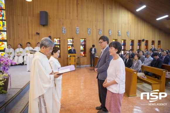 NSP통신-대구가톨릭대는 15일 개교 104주년 기념미사와 기념식을 갖고 근속자와 우수 교직원을 시상했다. (대구가톨릭대)