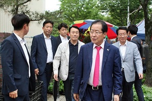 [NSP PHOTO]홍준표 자유한국당 대표, 대구 동구 반야월시장 방문