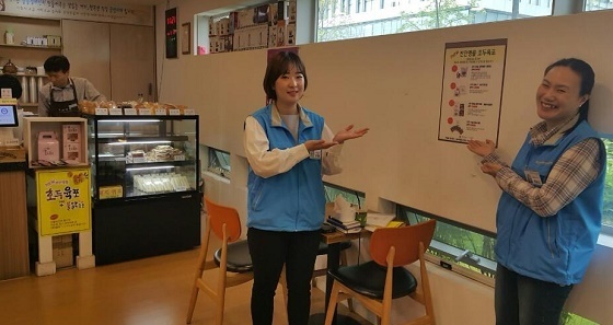 NSP통신-▲천안시장애인희망일터가 나래푸드와 OEM 협약을 체결해 호두육포를 개발했다 (천안시)