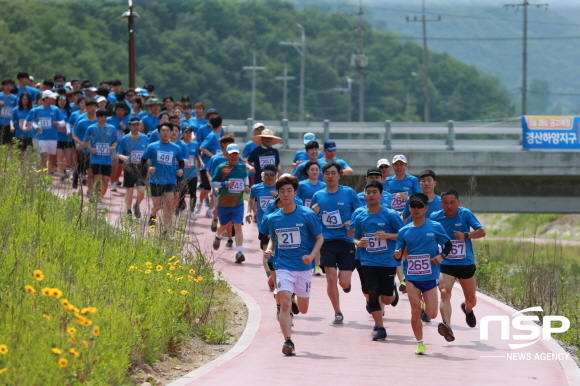 NSP통신-대구가톨릭대 봄 축제 시작일인 29일 경산시 하양읍 조산천변과 금호강변에서 열린 DCU마라톤대회에 지역 주민들도 참가해 학생, 교직원과 함께 힘찬 레이스를 펼쳤다. (대구가톨릭대)
