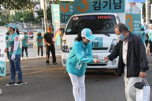 [NSP PHOTO][6.13선거] 김기남 광명시장 후보부인, 내조의 여왕은 바로 나