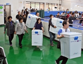 [NSP PHOTO]개표소로 향하는 제7회 전국동시지방선거 대구지역 투표함