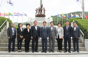 [NSP PHOTO]이철우 경북도지사 당선인, 칠곡 전적기념관 찾아 첫 행보 시작