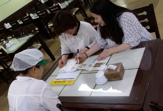 NSP통신-안산시가 냉면·콩국수 취급음식점 대상 원산지표시 지도점검을 실시하고 있다. (안산시)