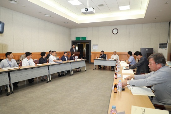 NSP통신-주요업무보고회 개최 모습. (군포시)