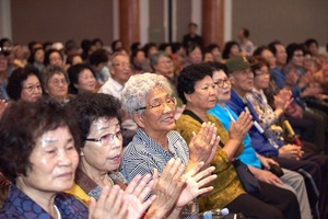 [NSP PHOTO]르노삼성차, 독거노인 홀로어른 위로대잔치 후원