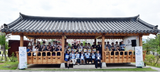 NSP통신-이재정 경기도교육감은 꿈의학교 운영 주체와 소통콘서트를 진행한 가운데 기념촬영을 하고 있다. (경기도교육청)