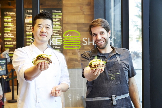 NSP통신-쉐이크쉑 2주년 톡톡쉑 (SPC그룹 제공)