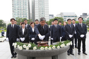 [NSP PHOTO]경기도의회, 신임의장단 첫 일정 현충탑 참배 진행