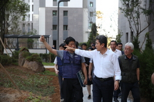 [NSP PHOTO]이강덕 포항시장, 포항 자이 아파트 입주자 민원 현장 점검 방문