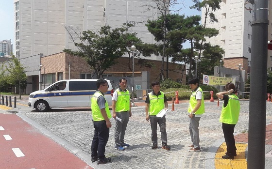 NSP통신-▲대전광역시가 교통안전 사각지대 해소를 위해 아파트단지 내 교통안전시설 점검에 나섰다. (대전광역시)