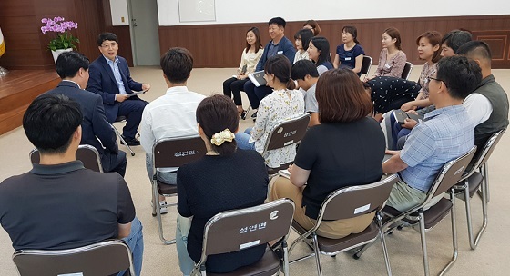 NSP통신-▲맹정호 서산시장이 15개 읍면동 행정복지센터 및 산하기관 방문에 나섰다. (서산시)
