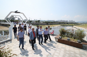 [NSP PHOTO]포항시, 이달 말 개통 앞둔 오천 냉천 인도교 건설공사 현장 점검