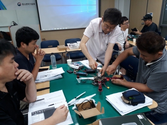 NSP통신-유한대학교 산학협력단 드론 판매 수리점 창업과정 중 드론 조립이 진행되고 있다. (유한대학교)