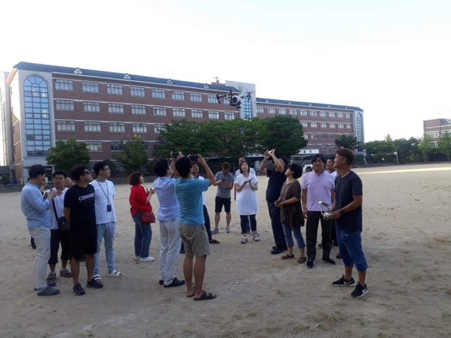 NSP통신-유한대학교 산학협력단 드론 판매 수리점 창업과정 중 드론 비행이 진행되고 있다. (유한대학교)