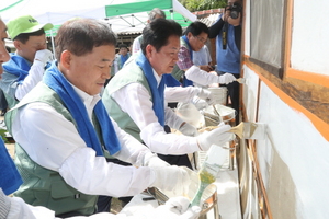 [NSP PHOTO]농협, 전남지역에 사랑의 집고치기 봉사활동 실시