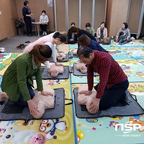 NSP통신-광주 서구가 실시하고 있는 심폐소생술 교육. (광주 서구)