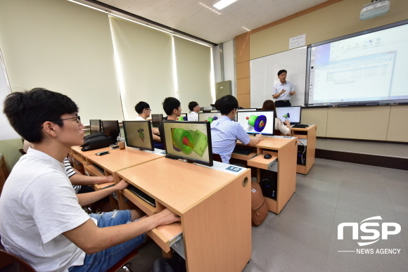NSP통신-영진전문대학교 컴퓨터응용기계계열이 지난 10일 발표된 제2회 과정평가형 국가기술자격 평가결과서 전국 최다 합격자를 냈다. 사진은 이 계열 재학생들이 과정평가형 교육과정에 참여한 모습. (영진전문대학교)