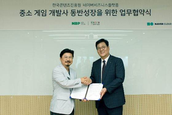 NSP통신-NBP 박원기 대표(좌)와 한국콘텐츠진흥원 원장 김영준. (NBP)