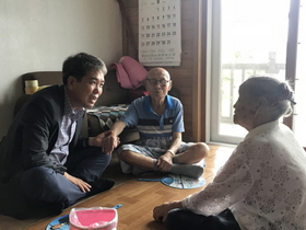 [NSP PHOTO]포항시 남구청, 100세 장수 어르신 건강 기원 방문