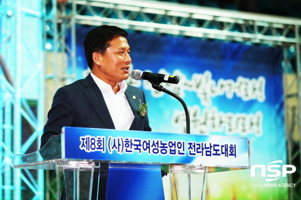 NSP통신-전남도의회 이용재 의장이 제8회 한국여성농업인대회에서 축사를 하고 있다. (사진제공 = 전남도의회)