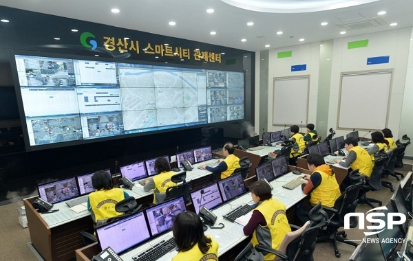 NSP통신-40명(4조 3교대)의 24시간 · 연중무휴 실시간 세밀하고 면밀한 CCTV 모니터링을 실시하고 있다. (경산시)