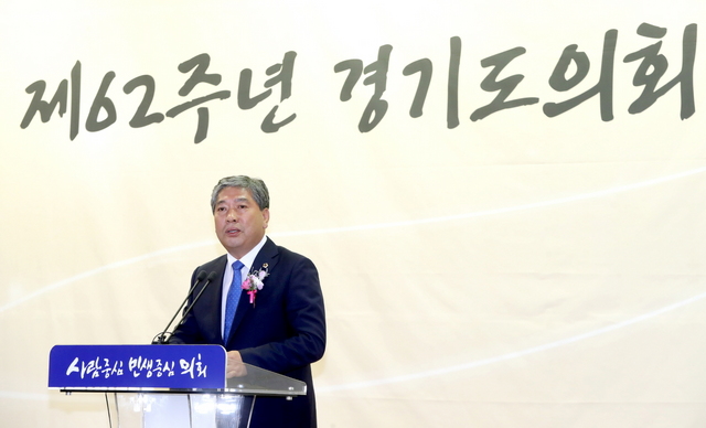 NSP통신-28일 경기도의회 대회의실에서 열린 개원기념식에서 송한준 의장이 기념사를 하고 있다. (경기도의회)