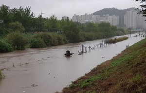 [NSP PHOTO]광명시, 폭우에 목감천 수변공원 잠겨