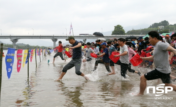 NSP통신-제3회 알프스 하동 섬진강문화 재첩축제 장면.