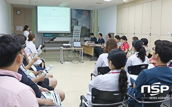 NSP통신-각 부서를 대표해 참가한 교직원들을 대상으로 유시내 감염실장이 이론 교육을 진행하고 있다 (순천향대천안병원)