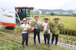 [NSP PHOTO]구미시, 첫 벼베기 실시