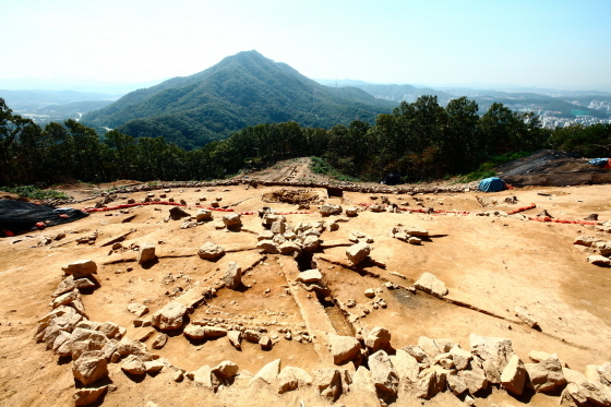 NSP통신-할미산성 건물지 전경. (용인시)