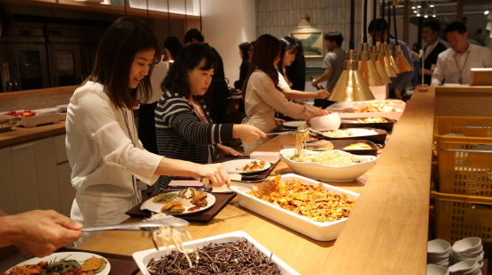 NSP통신-그린테리아 셀렉션 개점 100일 기념행사 모습 (CJ프레시웨이 제공)