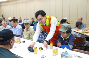 [NSP PHOTO]농협은행, 추석맞이 임직원 나눔 방문봉사 실시