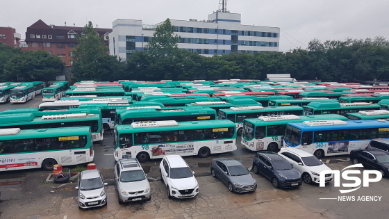 NSP통신-수원시 권선구 오목천동 용남고속 주차장에 버스가 가득차 있다. (민경호 기자)