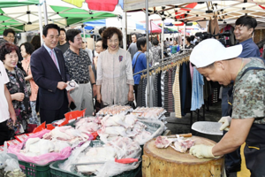[NSP PHOTO]김문오 대구 달성군수, 추석맞이 전통시장 장보기 행사 가져
