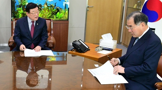 NSP통신-▲김석환 홍성군수가 지난 27일 농림축산식품부를 방문했다. (홍성군)